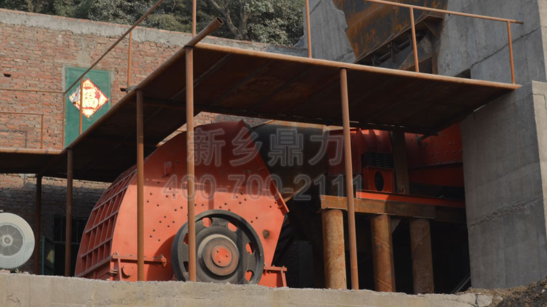 ɽ������ʯ�ϏS