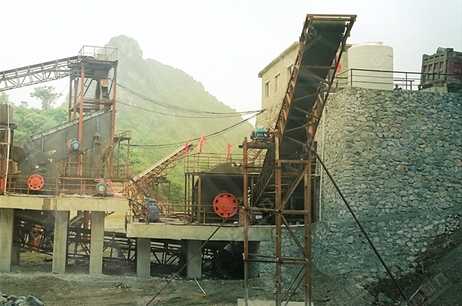 生產(chǎn)線上的破碎設備