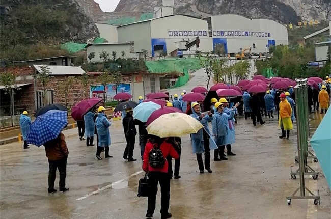 �F�һ���ڿ���ʯ��