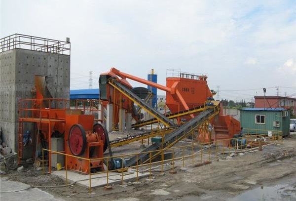 顎式破碎機(jī)使用現(xiàn)場(chǎng)