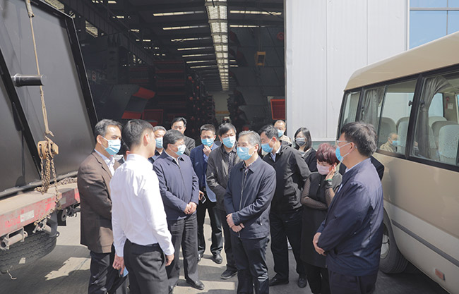 ���l(xi��ng)�и����L(zh��ng)��ռ��һ���W�R���u(y��)����